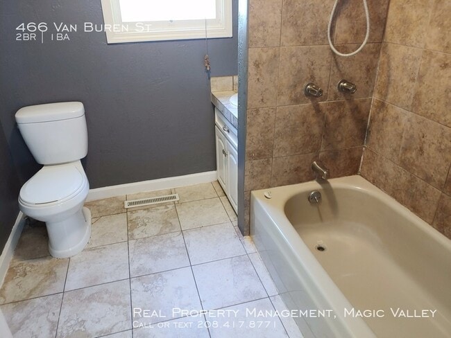Building Photo - 2bedroom, 1 bath cute home