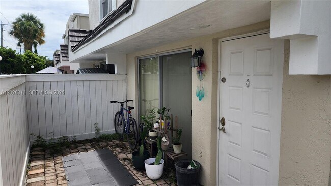 Foto del edificio - 4540 SW 68th Ct Cir