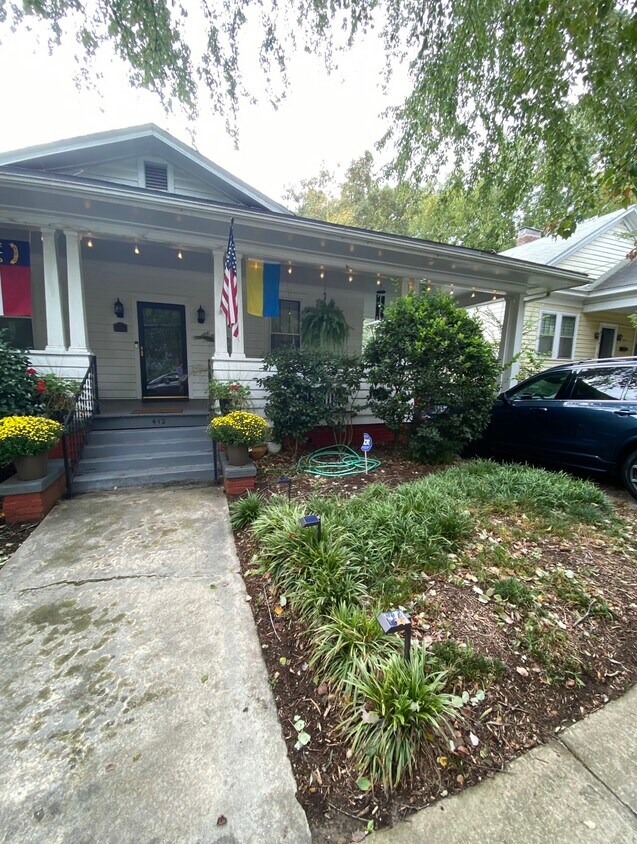 Primary Photo - 412 E Franklin St
