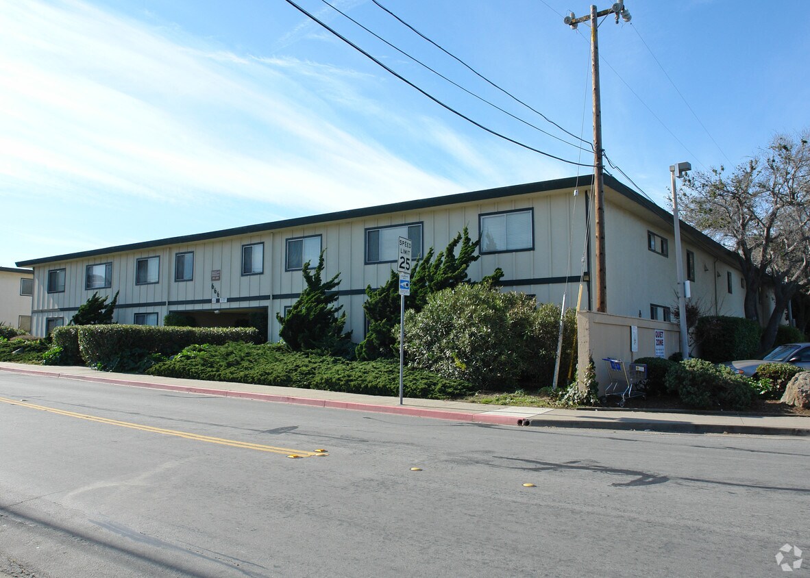666 Casanova Avenue - 666 Casanova Ave