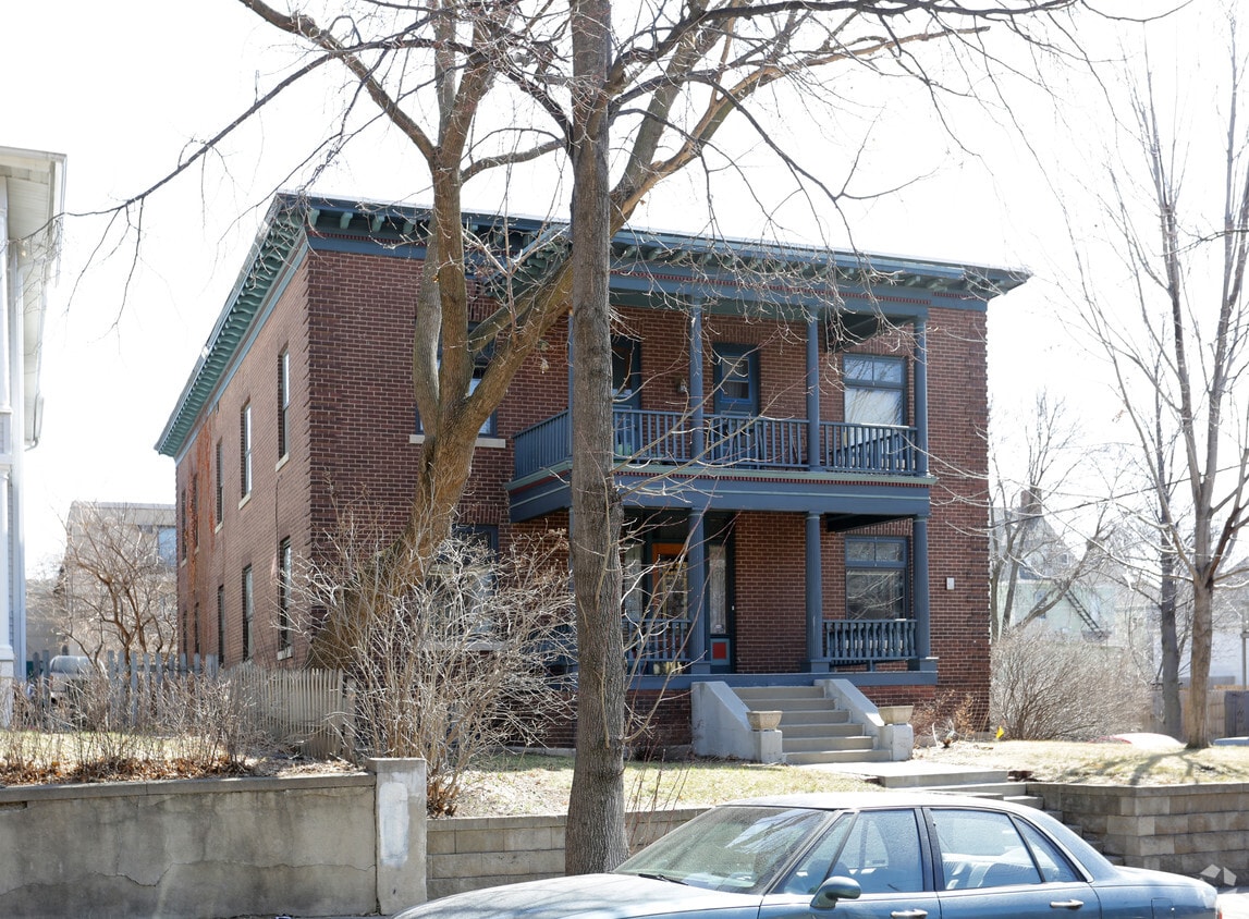 Building Photo - 2125 Harriet Ave