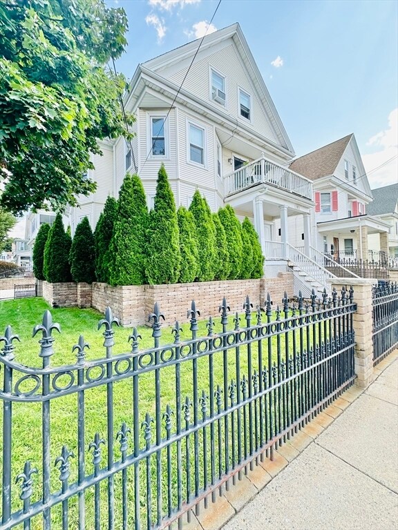 Primary Photo - 131 Bucknam St