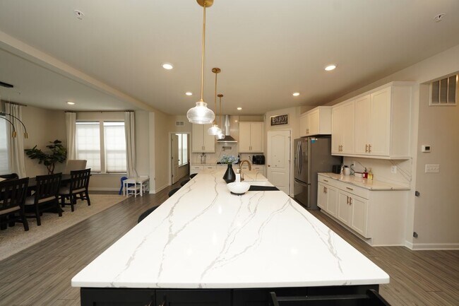 Building Photo - 10909 Meridian Hill Way