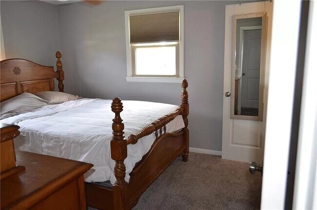Master bedroom - 5125 Magnolia Dr