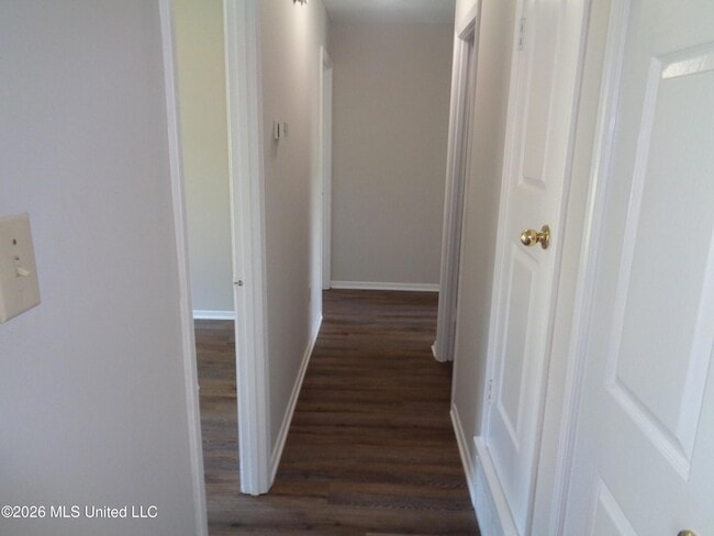 Building Photo - 6120 Somerset Dr