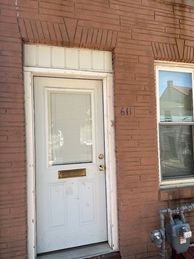 Building Photo - 611 Minor St