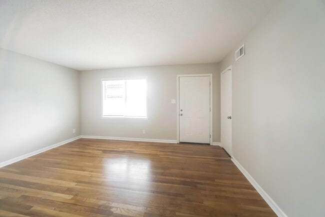 Building Photo - 4547 Almo Ave