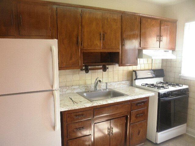 Building Photo - 1725 White Oak Ave