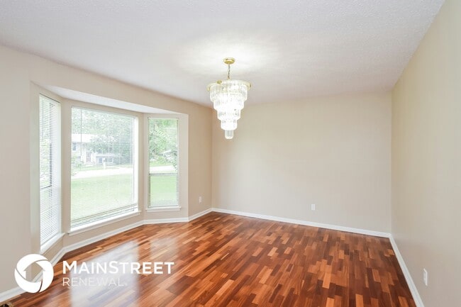 Building Photo - 325 13th St