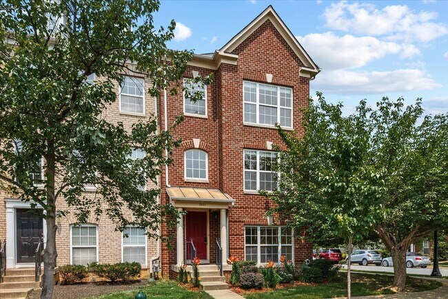 Foto del edificio - Modern Comfort Meets Convenience, Close to...