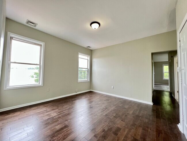 Building Photo - 908 Bergen St