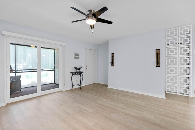 Building Photo - 6560 Chasewood Dr