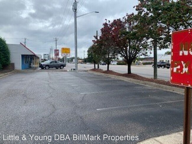 Building Photo - Studio, 0.5 bath House - 2915 Raeford Road...