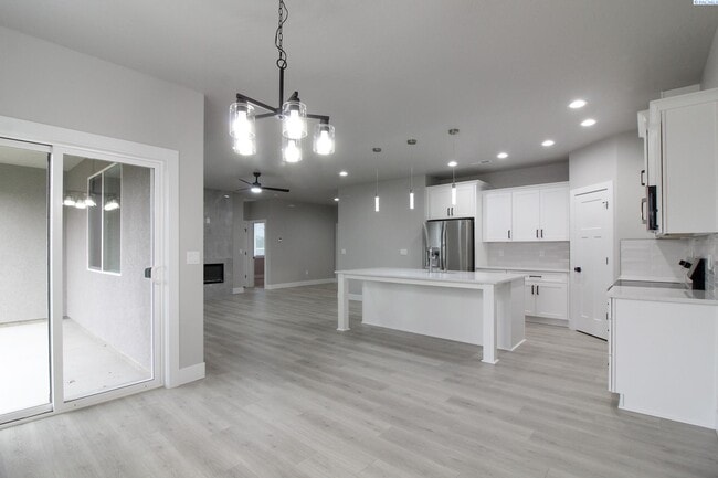 Building Photo - 3 Bedroom, 2 Bath Pasco Townhouse