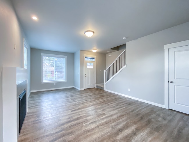 Building Photo - Built in 2020 Powellhurst Home! - 4 Bedroo...