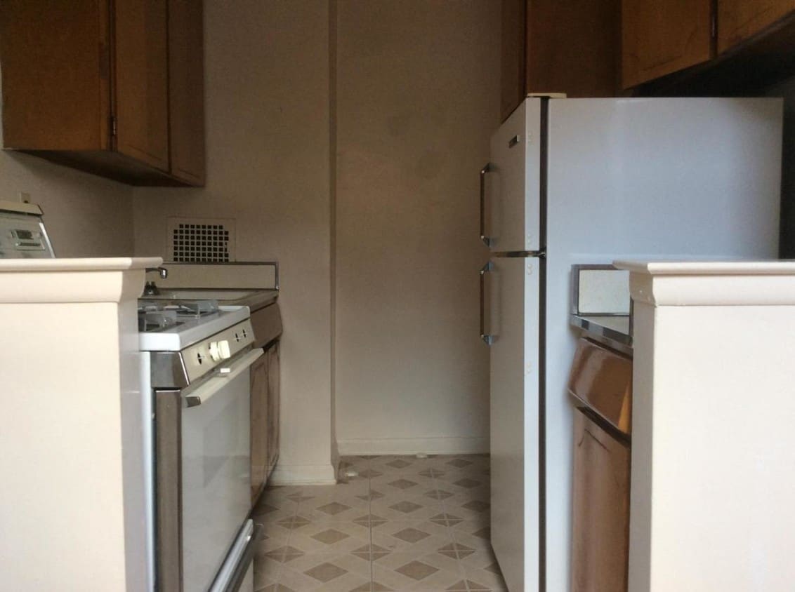 Primary Photo - 1579 Rhinelander Ave