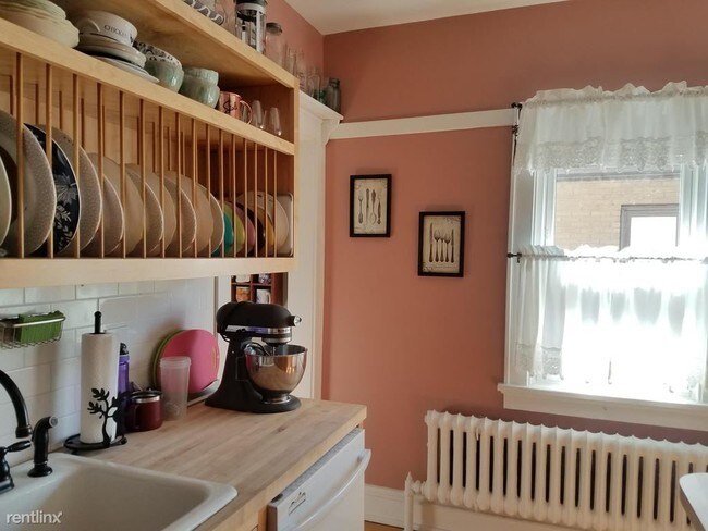 Building Photo - 3 br, 1 bath Apartment - 4477 N Frederick Ave