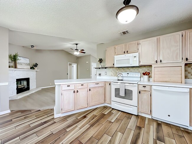 Building Photo - 341 Hickory Hollow Dr N