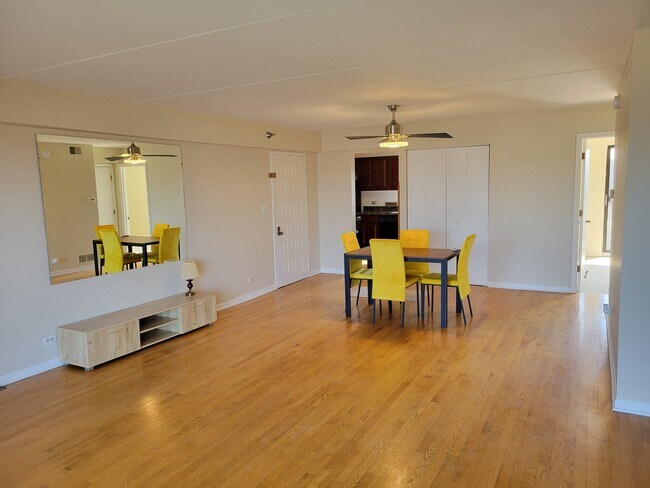 Foto del edificio - 6010 Lake Bluff Dr