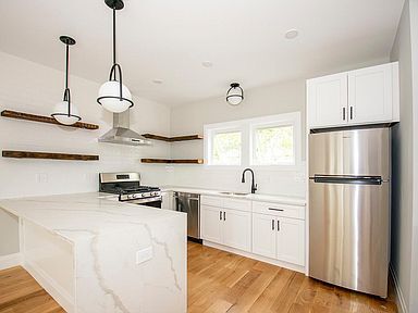 Building Photo - 275 Webster St