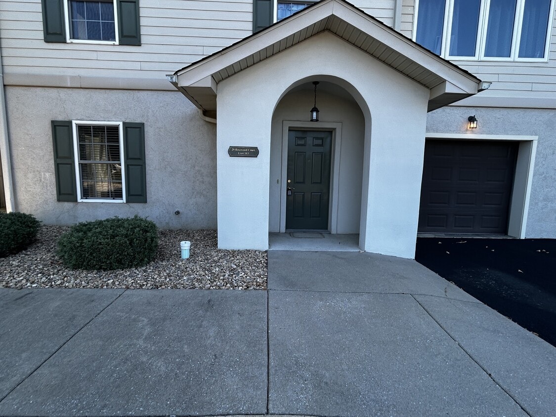 Foto principal - 29 Rosewood Ct