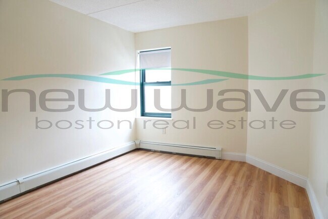 Building Photo - 652 Massachusetts Ave