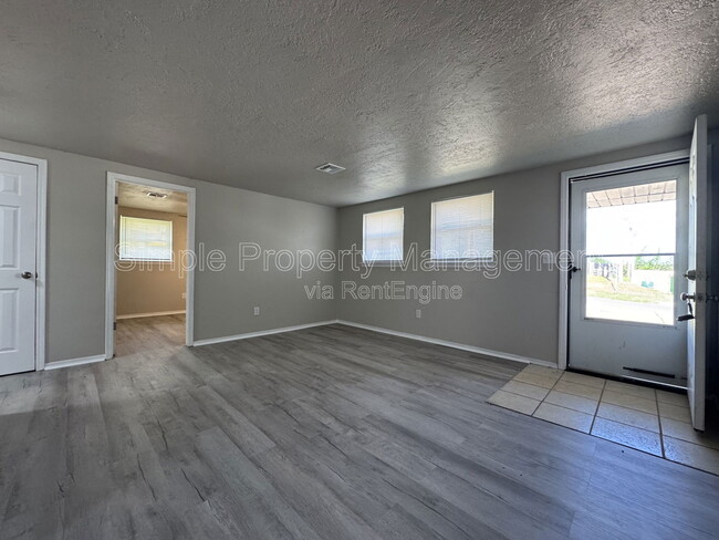 Building Photo - 2403 Muzzy St