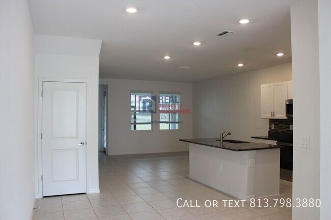 Foto del edificio - 10821 Fowlers Blf Ct