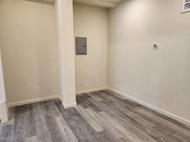 Interior Photo - 570 Boden Way