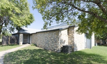 Building Photo - 1001 Todd Ln