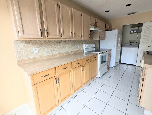 Foto del edificio - 1322 Sandpiper Blvd