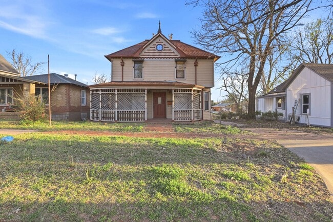 Photo - 609 E Harrison Ave House