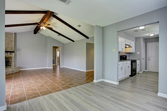 Building Photo - 8722 Parkway Forest Dr