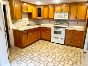 Building Photo - 39 Beach St