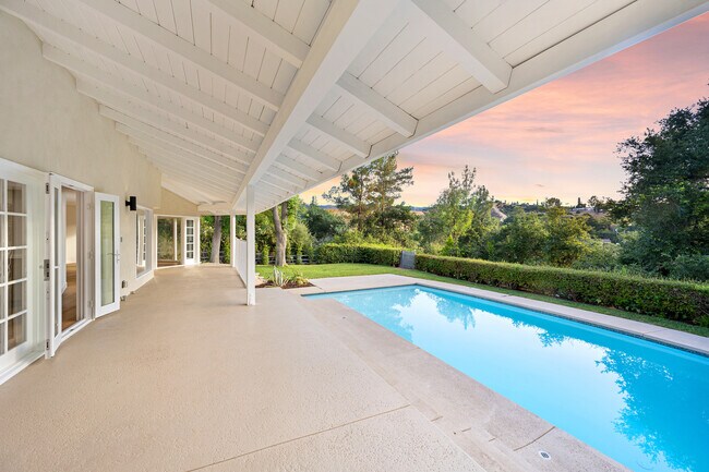 Building Photo - 4620 Encino Ave
