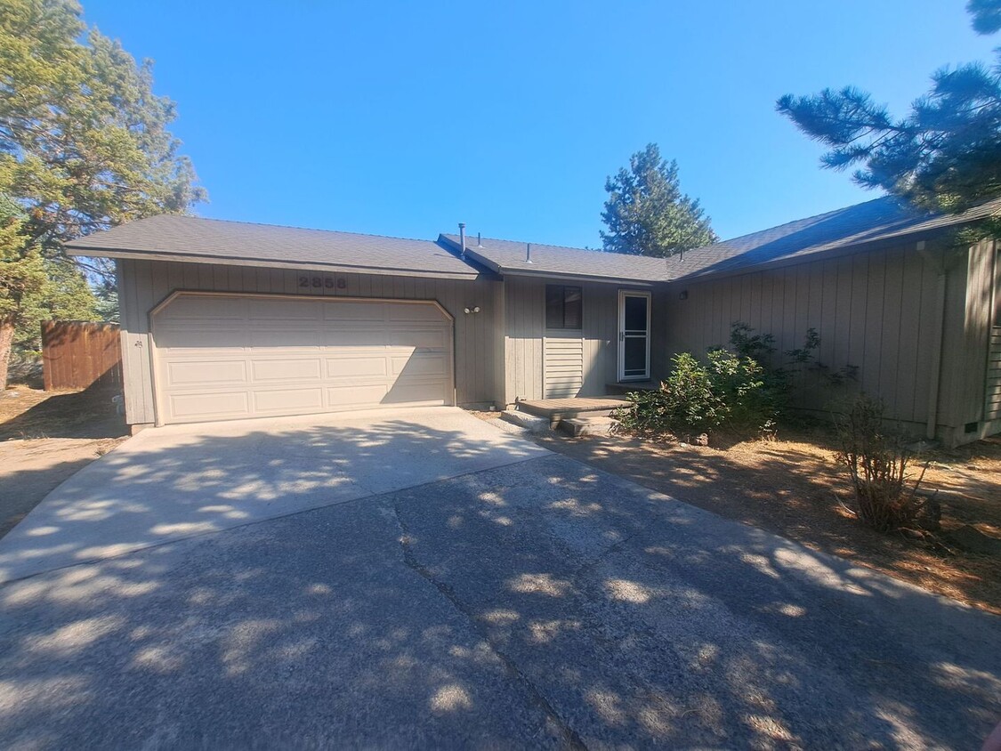 Primary Photo - 3 Bed/2 Bath Single Level Home near Parks ...