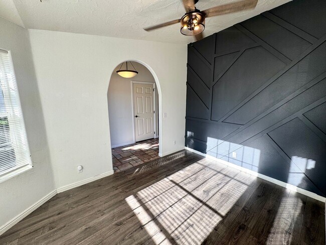 Foto del edificio - Charming 3 Bed, 2 Bath Home in Quiet Cul-de-Sac – Pet Friendly!! RV Parking!