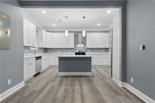 Building Photo - 325 Holderness St SW