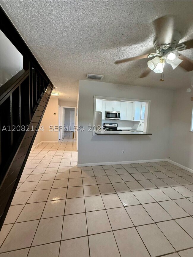 Foto del edificio - 2433 SW 11th St