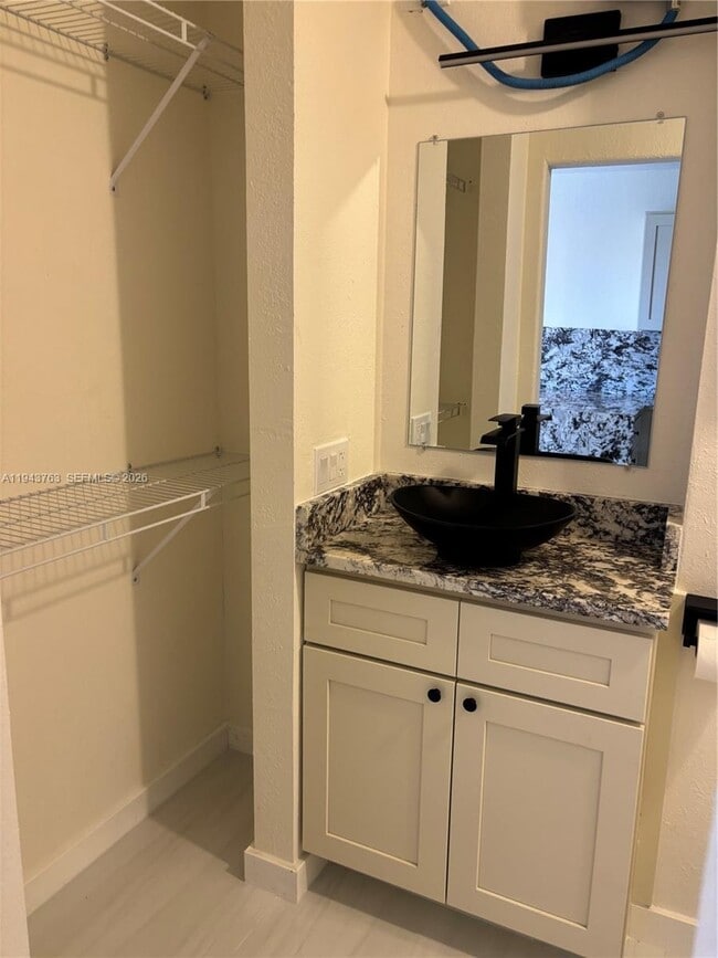 Foto del edificio - 103365 Overseas Hwy