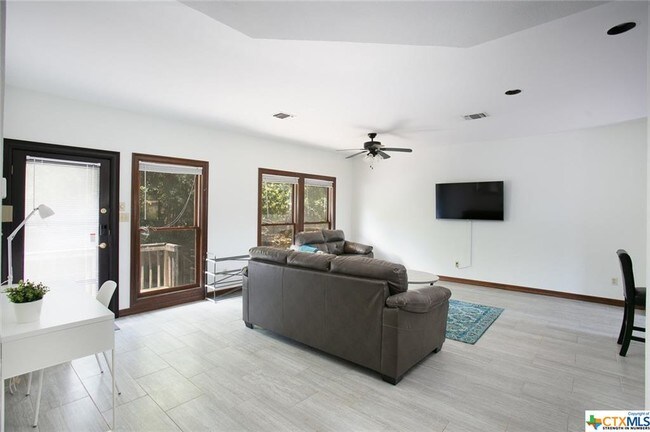 Foto del edificio - 1030 Belvin St
