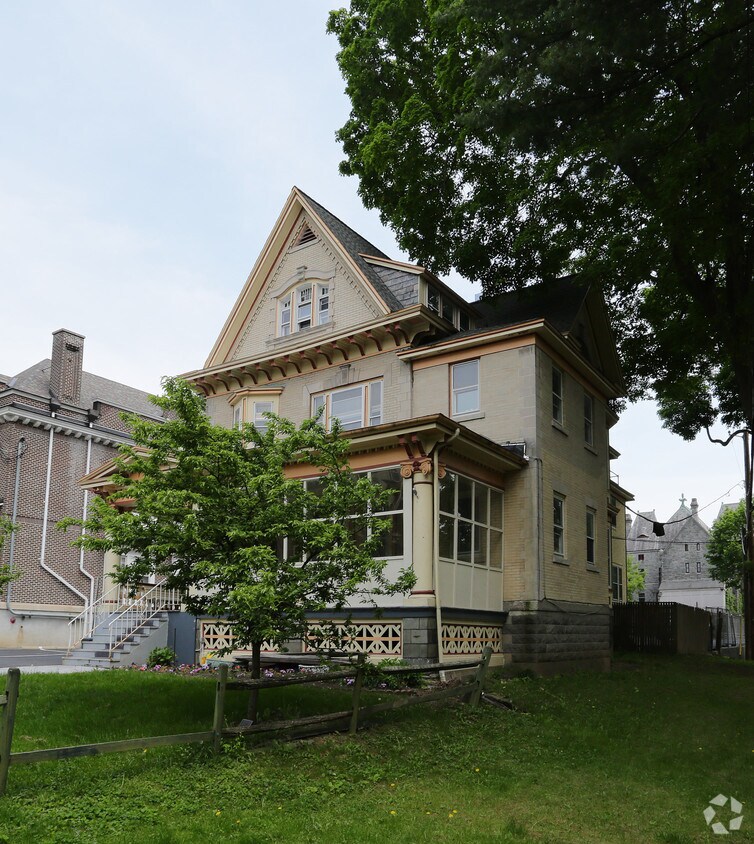 Front Entrance - 22 S Lake Ave
