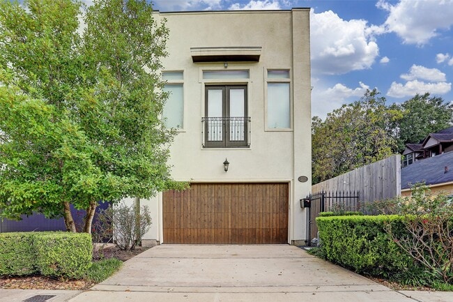 Building Photo - 5217 Darling St