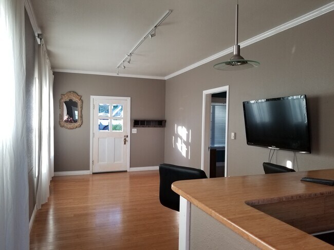 Sala principal - 1318 N C St