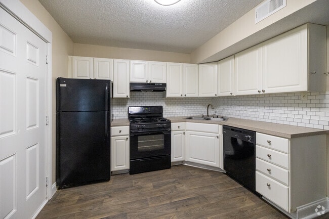 2BR, 1.BA - 800SF - Kitchen - Willow Ridge