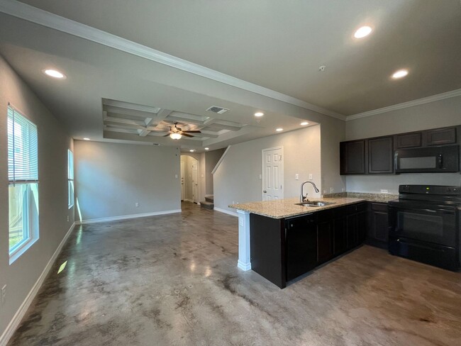 Building Photo - Townhome for Rent