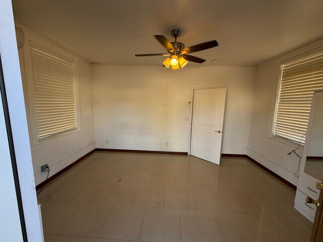 Foto del edificio - 146 N 300 E