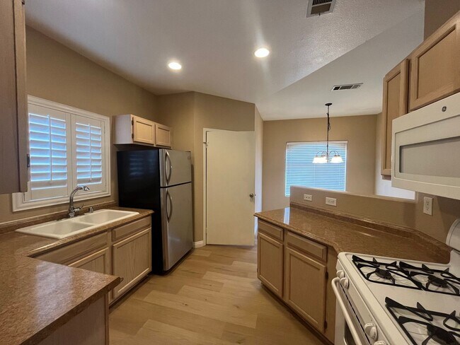 Building Photo - Terrific 2 Bedroom Condo in Sedona!