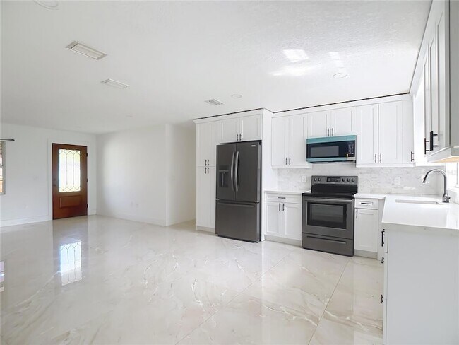 Foto del edificio - 201 Valencia Dr