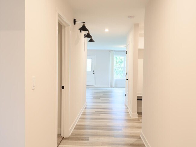Building Photo - 829 Wolf Run Park Blvd